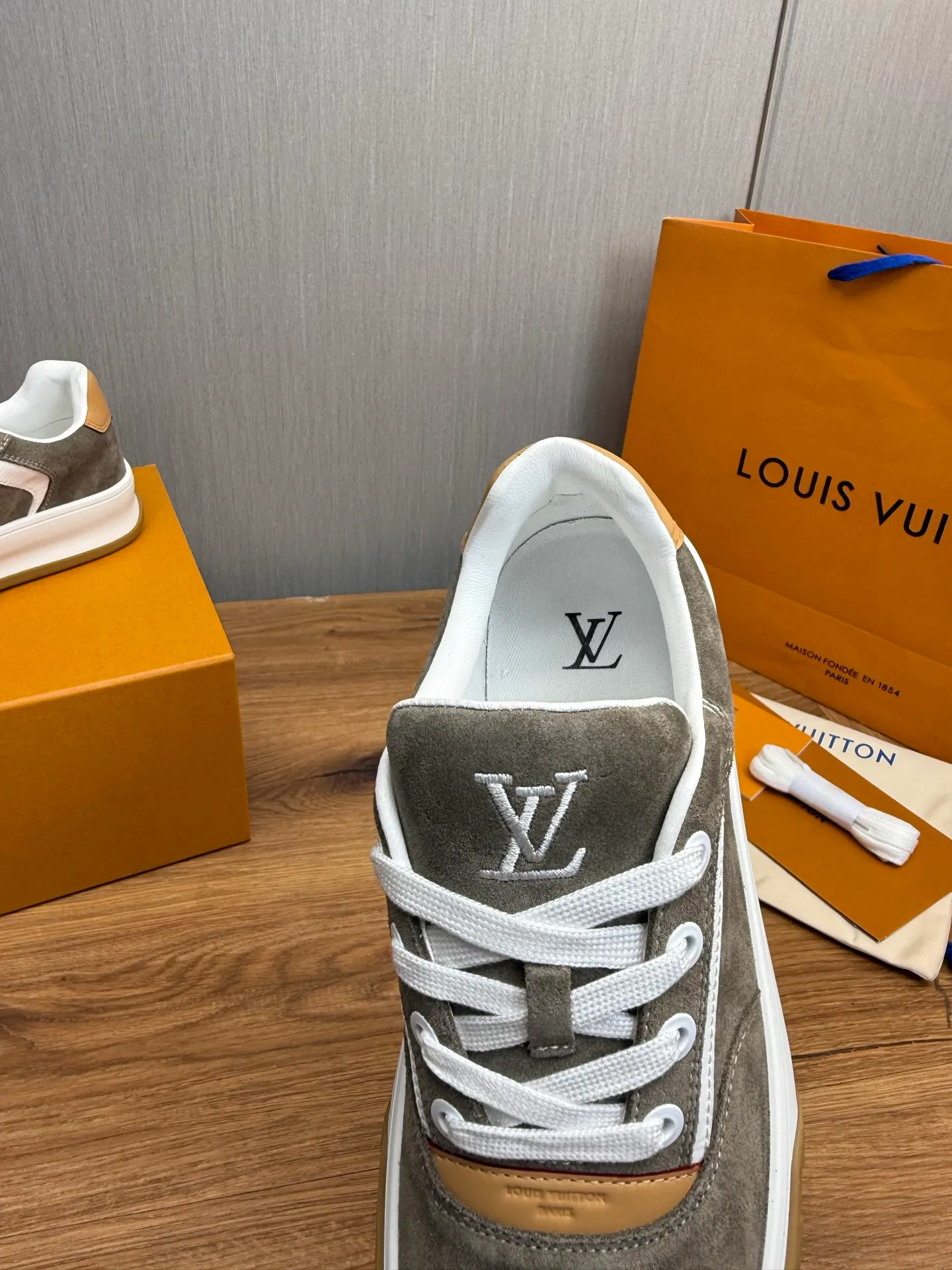 Men's shoes 620💰 Lv. Top purchasing agent🇮🇹 Louis Vuitton, sports sneakers counter synchronization, uppers imported from Italy, high-quality splicing and complex handicrafts, imported mesh pads are soft and comfortable, soles: original factory special soles, TPU exclusive movable molded soles super comfortable, original factory single goods, 🔍🔍high quality, you can enter and exit the counter at will, welcome to compare, code number 38-44 (customized 38.45)